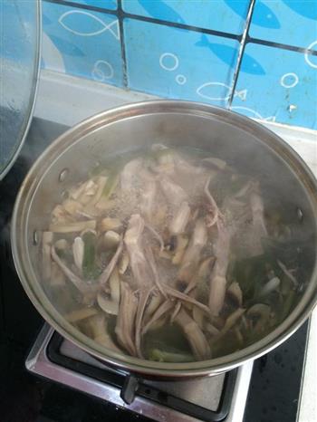 清炖口蘑鸭舌汤的做法步骤4