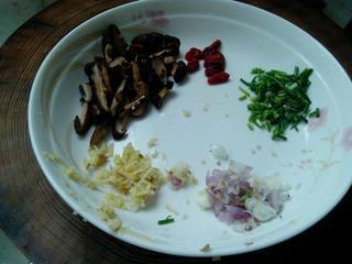 香菇滑鸡柬埔寨茉莉香米蒸饭的做法步骤3