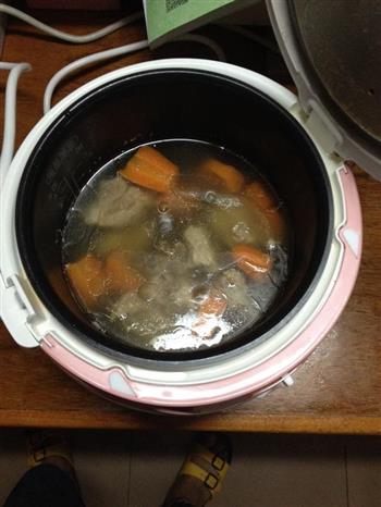 学生寝室电饭锅-胡萝卜炖排骨汤的做法步骤3