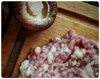 香菇酿肉的做法步骤1