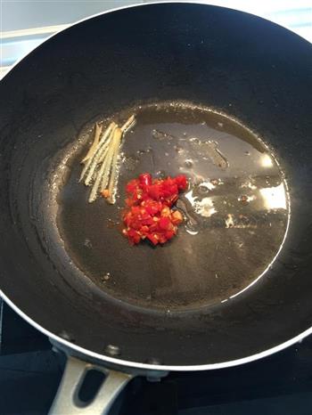 剁椒蒜苔炒肉丝的做法步骤6