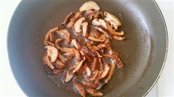 茭白香菇炒肉丝的做法步骤5