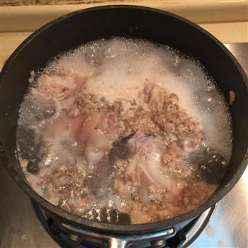 海带黄豆猪蹄汤的做法图解1