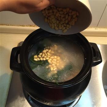 海带黄豆猪蹄汤的做法步骤2