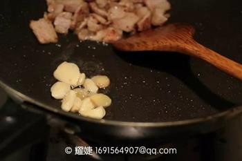 盖锅盖焖扁豆会影响毒素挥发吗-扁豆焖饭的做法图解4
