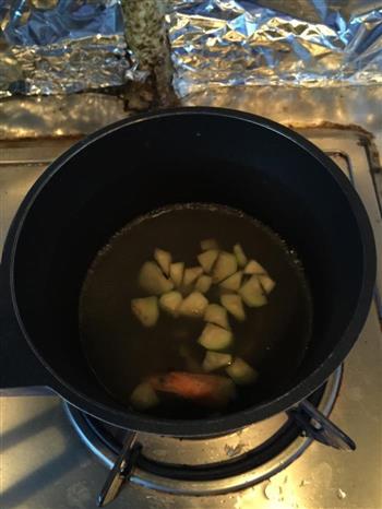 宝宝餐—丝瓜鲜虾菌菇汤+黄瓜胡萝卜糊塌子的做法步骤6