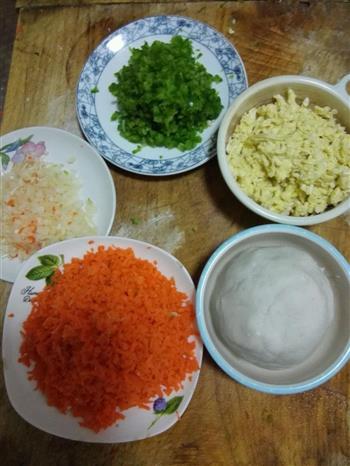 水晶素三鲜蒸饺的做法步骤3