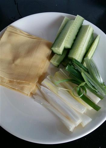 东北吃法-干豆腐卷大葱的做法步骤1