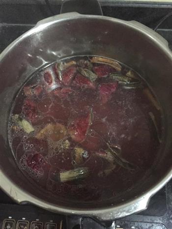 简易版的红菇排骨汤的做法步骤3