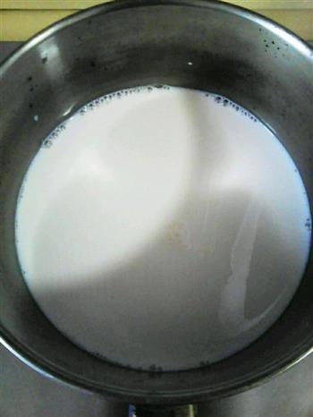 牛奶玉米粥的做法图解3