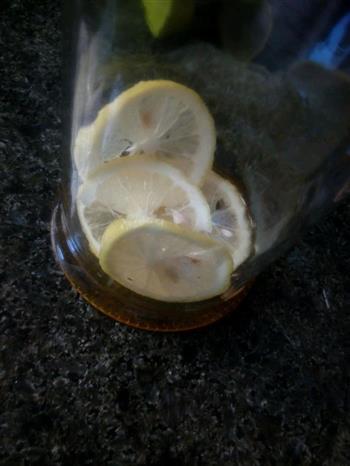 蜂蜜柠檬水的做法步骤2
