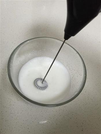奶泡丰盈的经典榛果卡布奇诺的做法步骤13