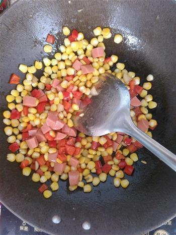 火腿肠红椒炒玉米粒的做法步骤7