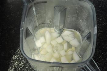 甜梨百香果汁-暖暖的果汁的做法步骤6