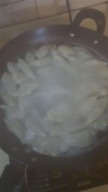 水煮韭菜鸡蛋饺子的做法步骤12