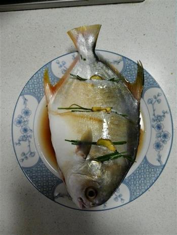 清蒸金鲳鱼的做法步骤2