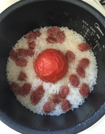 腊肠番茄焖饭的做法图解2