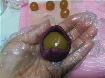 紫薯蛋黄桃山月饼的做法步骤14