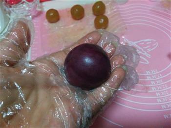 紫薯蛋黄桃山月饼的做法步骤15