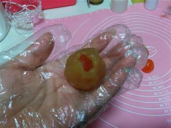 紫薯蛋黄桃山月饼的做法步骤6