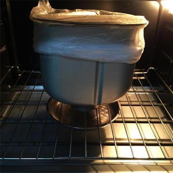奶香味十足的吐司面包，面包机和面保证出膜的做法步骤6