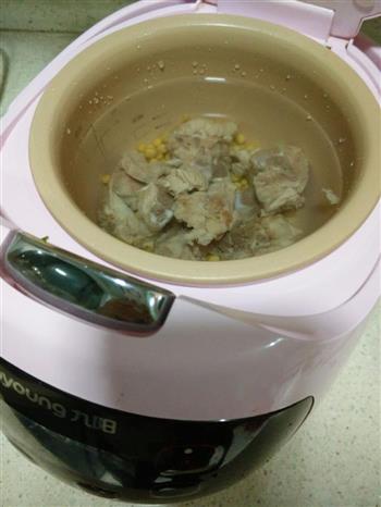 黄豆排骨汤的做法图解3