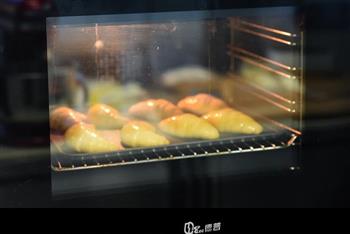 德普烤箱食谱—金牛角包的做法步骤11