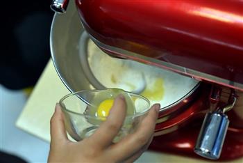 德普烤箱食谱—金牛角包的做法步骤3