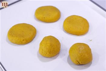 初秋黄金南瓜饼的做法步骤7