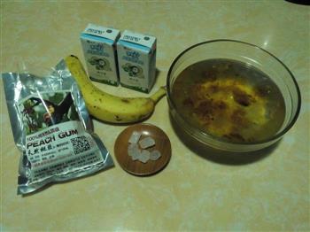 桃胶香蕉牛奶的做法步骤1