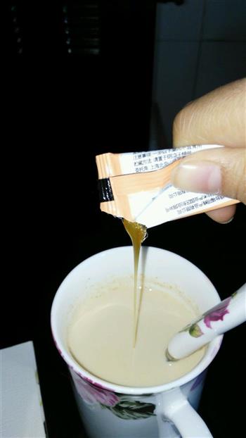 蜂蜜奶茶的做法图解6