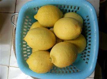 黄冰糖炖柠檬的做法步骤1