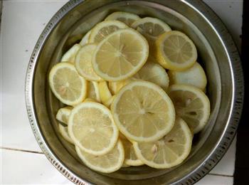 黄冰糖炖柠檬的做法步骤2