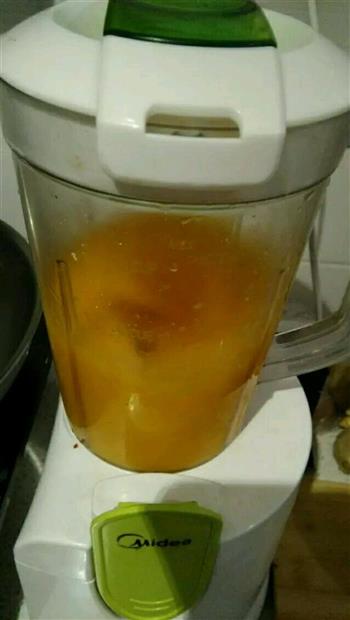 巧榨芒果汁的做法步骤4