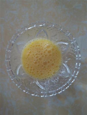桃胶牛奶蒸蛋的做法步骤2