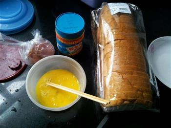 营养早餐-西多士＋香蕉酸奶的做法步骤1