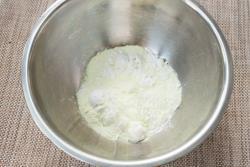 入口即化酸奶溶豆的做法步骤2