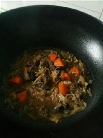 菌菇黑椒牛肉粒盖饭的做法步骤2