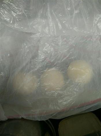 奶香肉松辫子面包的做法步骤3