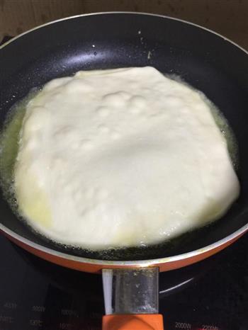 家庭鸡蛋灌饼，带酱汁的方法的做法步骤8