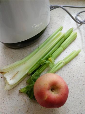 苹果芹菜汁的做法图解1