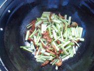 芹菜木耳炒肉片的做法步骤5