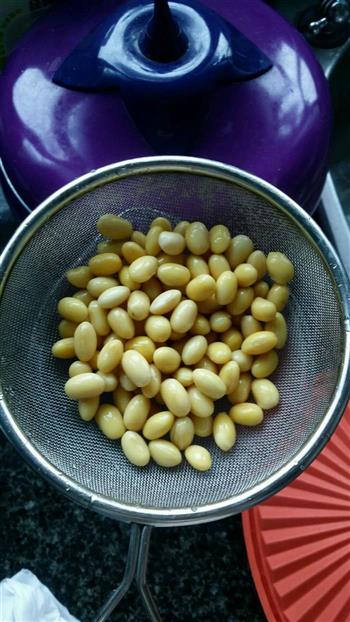 黄豆玉米豆浆的做法图解1