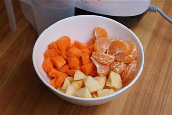 胡萝卜苹果橘子汁的做法步骤3