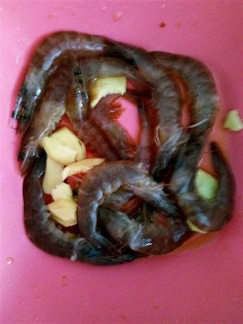 蒜蓉粉丝蒸大虾的做法步骤2