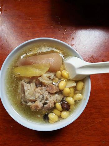猪脚黄豆汤的做法步骤1