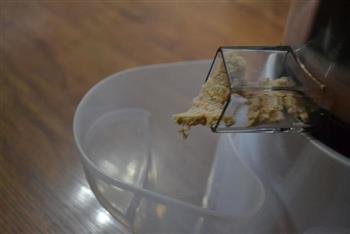 鲜榨石榴汁的做法图解3