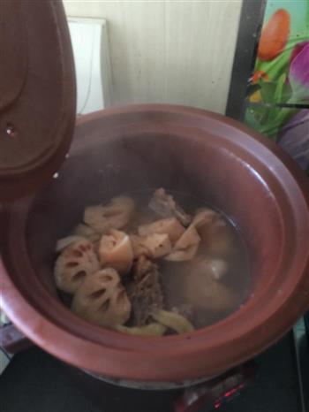 广东土茯苓、牛大力、莲藕猪骨靓汤的做法步骤5