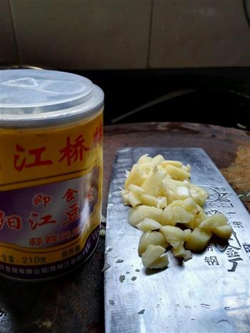 蒜蓉豆豉蒸排骨的做法步骤2