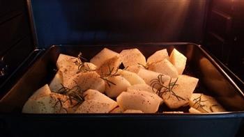 迷迭香烤土豆的做法步骤4